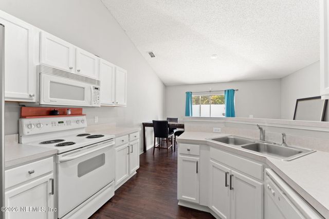 6672 GENTLE OAKS Drive W, Jacksonville, FL 32244