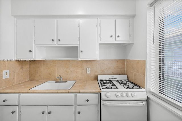 7721 Dickens Avenue 6, Miami Beach, FL 33141