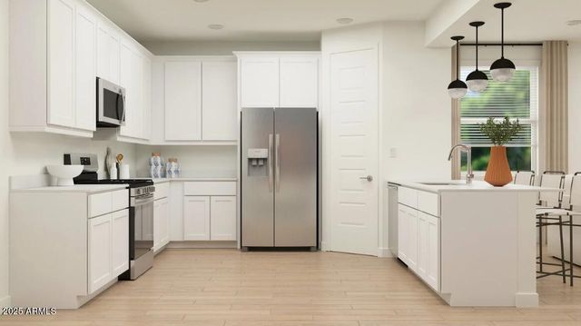 18616 W HIDDENVIEW Drive, Goodyear, AZ 85338