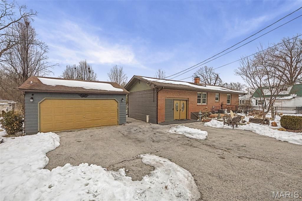 1102 Sheehan Lane, Alton, IL 62002