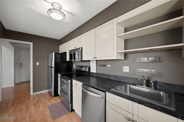 11820 Edgewater Drive 809, Lakewood, OH 44107