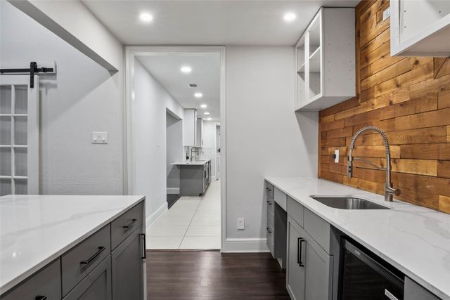 7306 Blackwillow Lane, Dallas, TX 75249