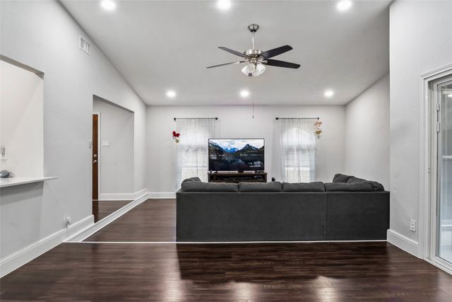 7306 Blackwillow Lane, Dallas, TX 75249