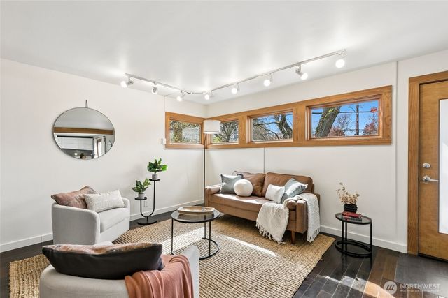 7758 Highland Park Way SW, Seattle, WA 98106