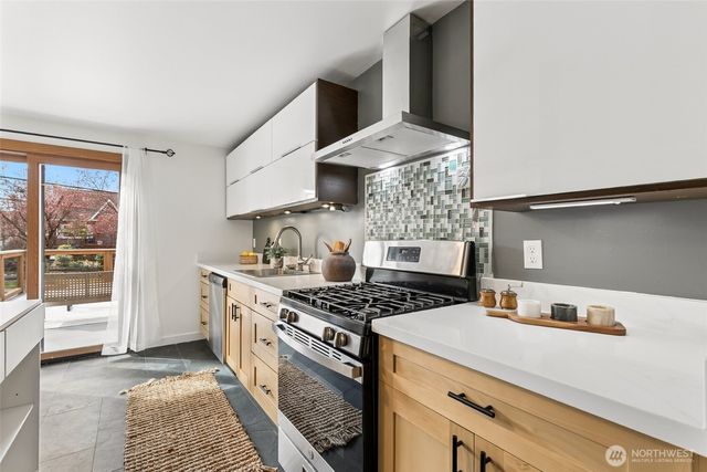 7758 Highland Park Way SW, Seattle, WA 98106