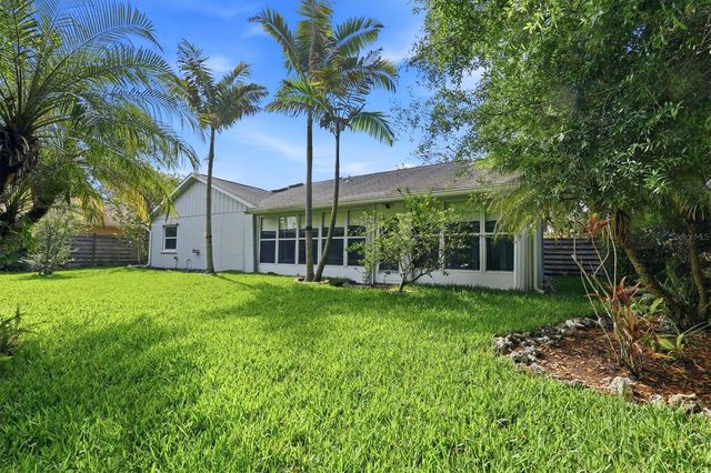 5599 WILDE OAK WAY, Sarasota, FL 34232