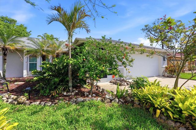 5599 WILDE OAK WAY, Sarasota, FL 34232