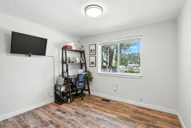 17717 N West Shore Rd, Nine Mile Falls, WA 99026