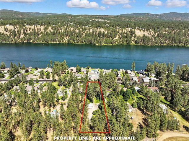17717 N West Shore Rd, Nine Mile Falls, WA 99026