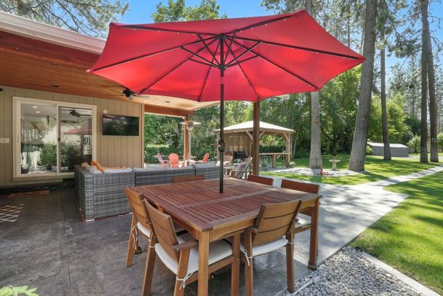 17717 N West Shore Rd, Nine Mile Falls, WA 99026