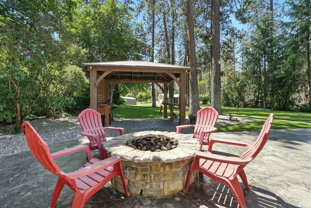 17717 N West Shore Rd, Nine Mile Falls, WA 99026