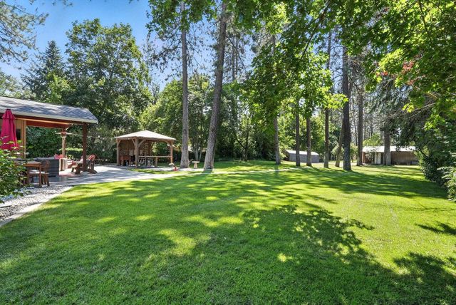 17717 N West Shore Rd, Nine Mile Falls, WA 99026
