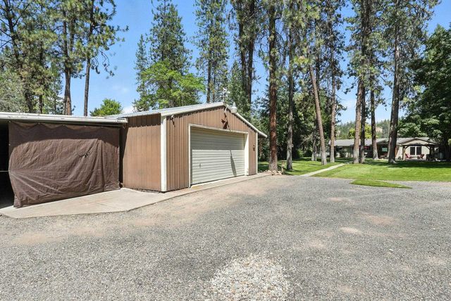 17717 N West Shore Rd, Nine Mile Falls, WA 99026