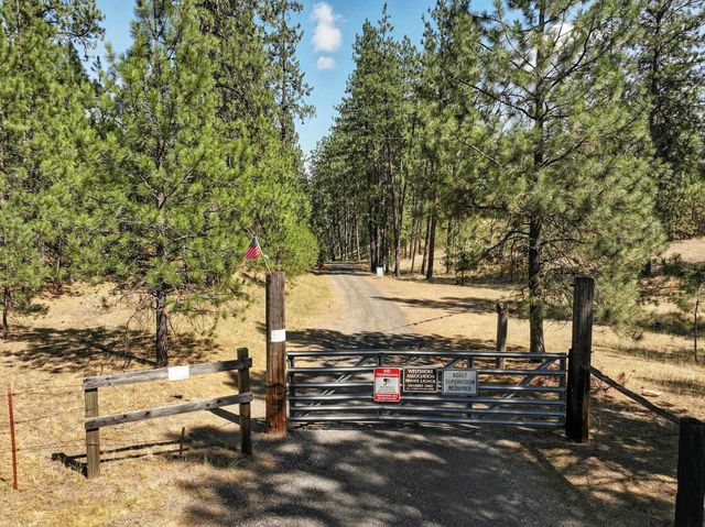 17717 N West Shore Rd, Nine Mile Falls, WA 99026