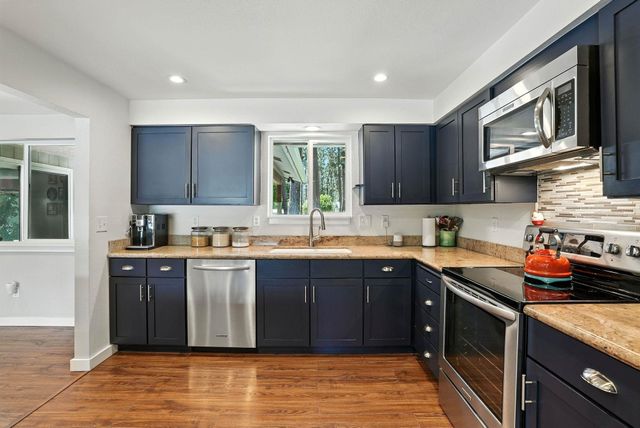17717 N West Shore Rd, Nine Mile Falls, WA 99026