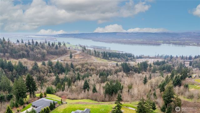 318 Martins Bluff Road, Kalama, WA 98625