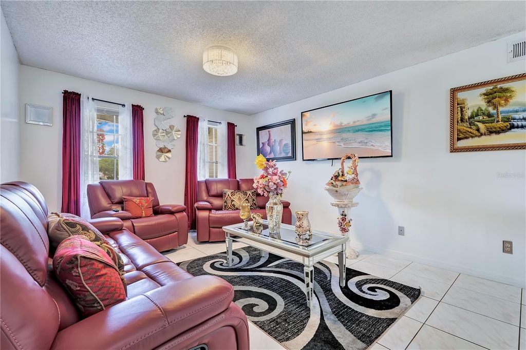 Image 2 of property listing at 9824 SURREY RIDGE ROAD, Orlando, FL 32825