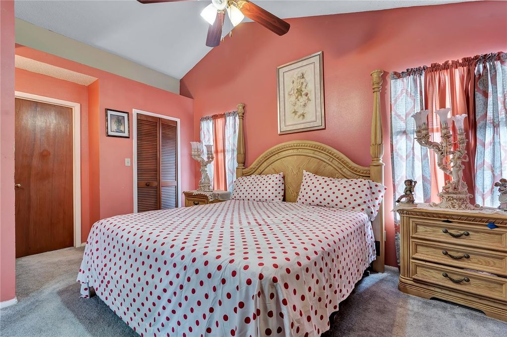 Image 15 of property listing at 9824 SURREY RIDGE ROAD, Orlando, FL 32825