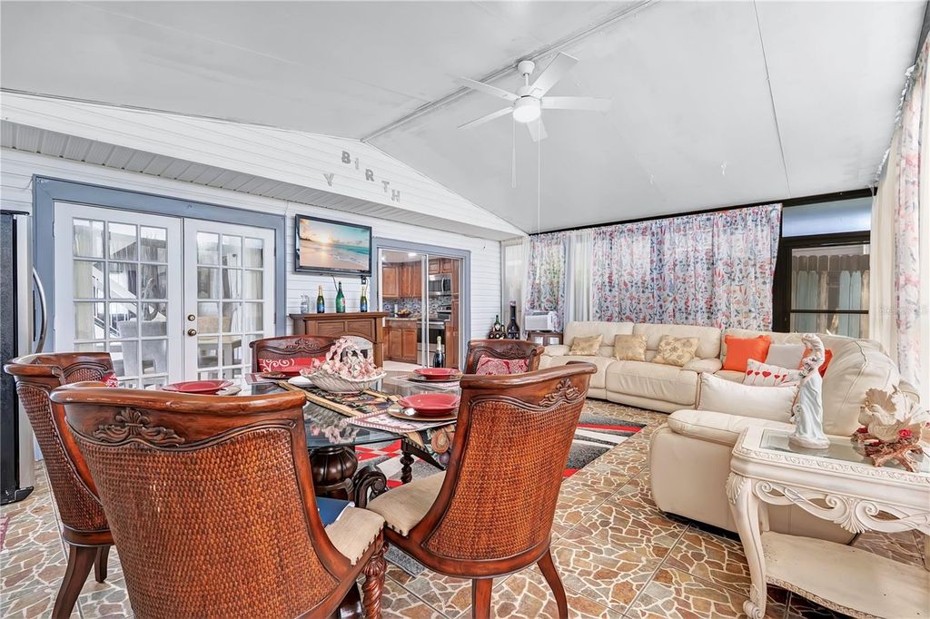 Image 21 of property listing at 9824 SURREY RIDGE ROAD, Orlando, FL 32825