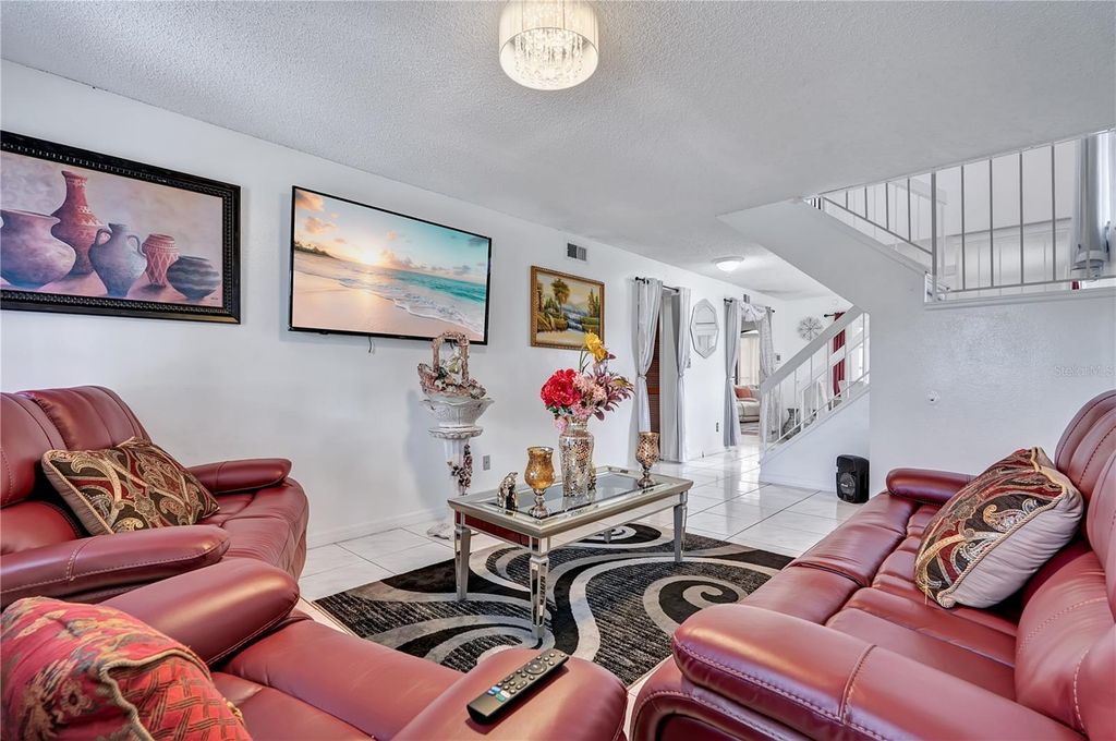 Image 4 of property listing at 9824 SURREY RIDGE ROAD, Orlando, FL 32825