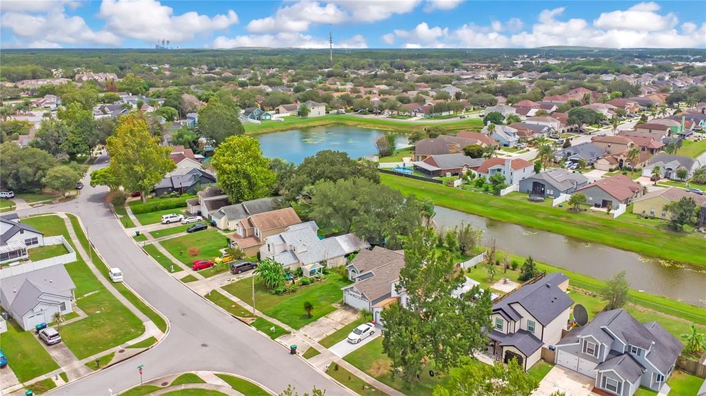 Image 32 of property listing at 9824 SURREY RIDGE ROAD, Orlando, FL 32825
