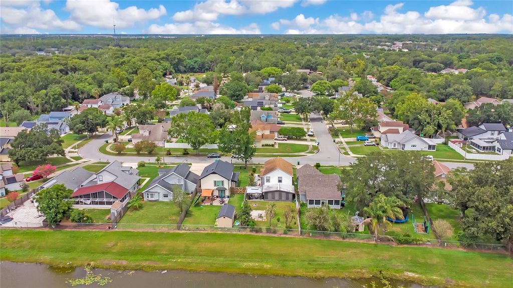 Image 33 of property listing at 9824 SURREY RIDGE ROAD, Orlando, FL 32825
