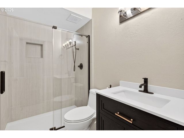 4 TOUCHSTONE 151, Lake Oswego, OR 97035