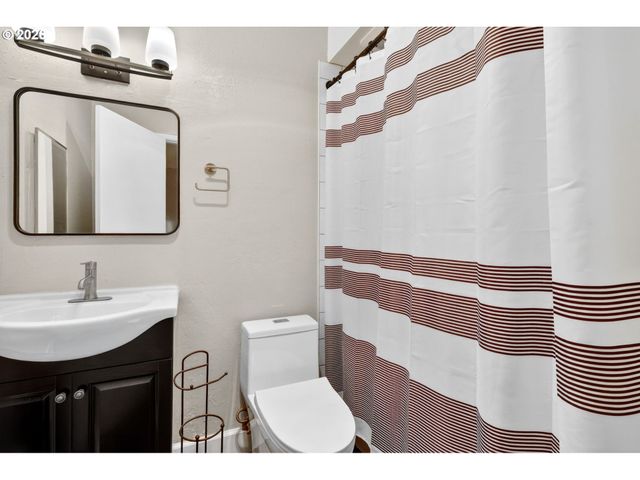 4 TOUCHSTONE 151, Lake Oswego, OR 97035