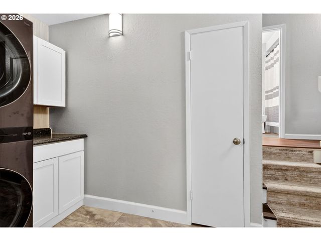 4 TOUCHSTONE 151, Lake Oswego, OR 97035