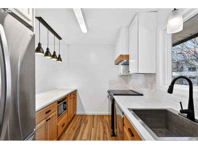 4 TOUCHSTONE 151, Lake Oswego, OR 97035