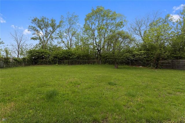 206 20th Avenue N, Greenwood, MO 64034