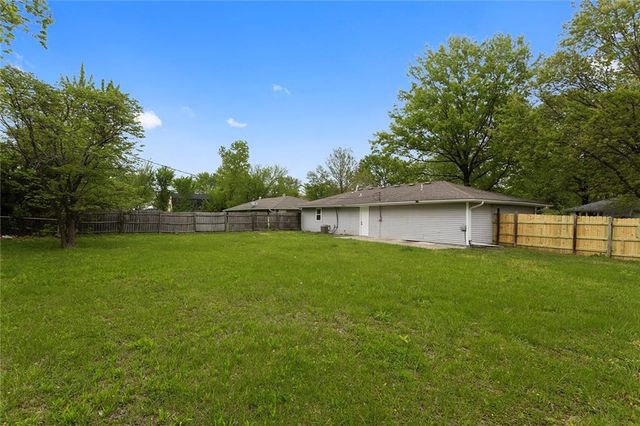 206 20th Avenue N, Greenwood, MO 64034
