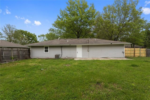 206 20th Avenue N, Greenwood, MO 64034