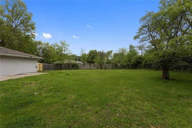 206 20th Avenue N, Greenwood, MO 64034