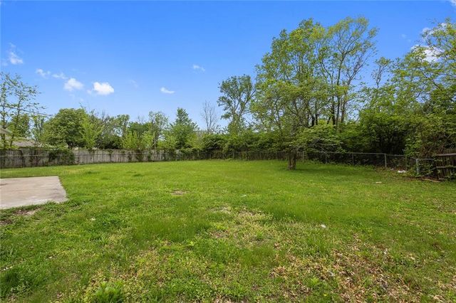 206 20th Avenue N, Greenwood, MO 64034