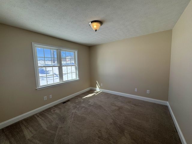 32 RIVERHEAD DR, Staunton, VA 24401