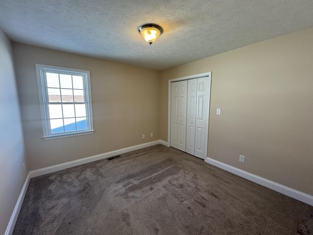 32 RIVERHEAD DR, Staunton, VA 24401