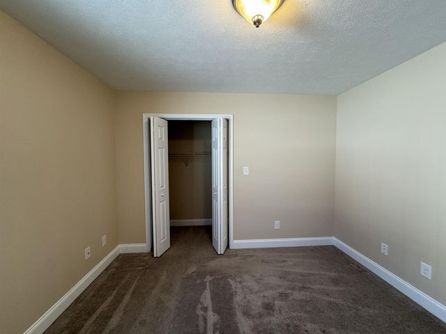 32 RIVERHEAD DR, Staunton, VA 24401