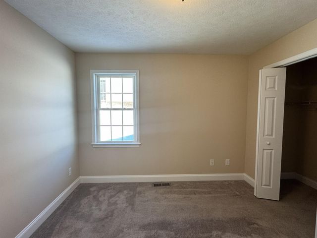 32 RIVERHEAD DR, Staunton, VA 24401