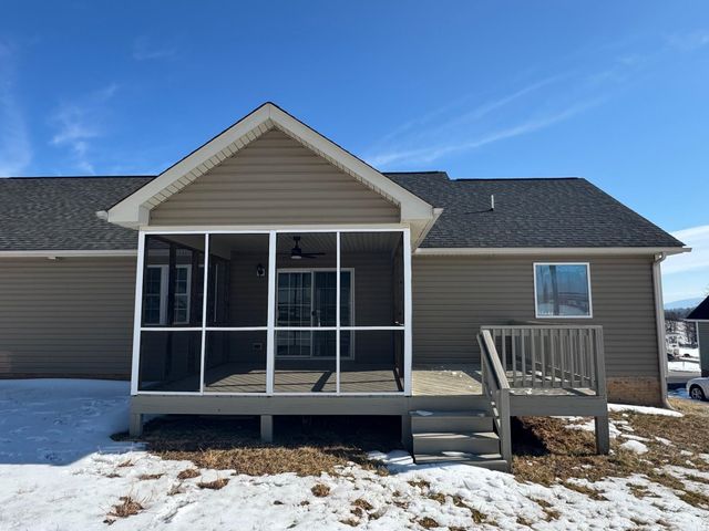 32 RIVERHEAD DR, Staunton, VA 24401