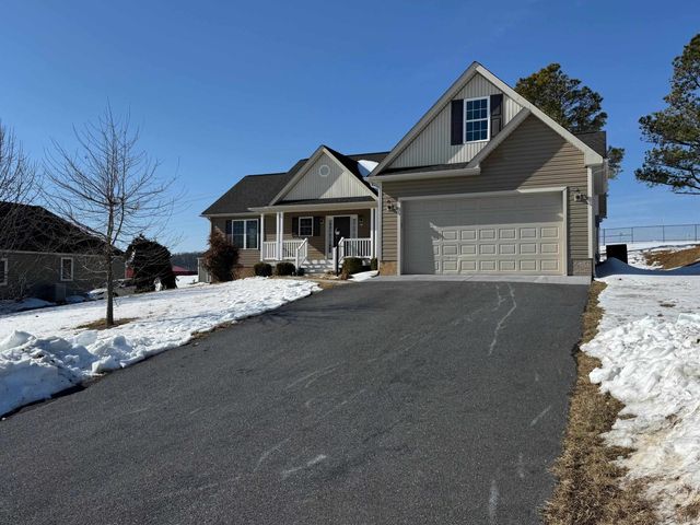 32 RIVERHEAD DR, Staunton, VA 24401