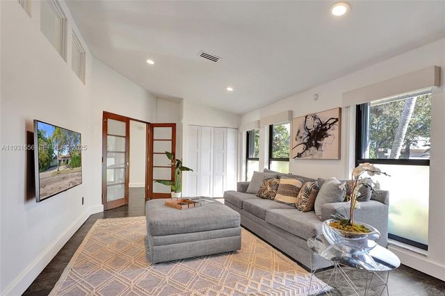 21440 Highland Lakes Blvd, Miami, FL 33179