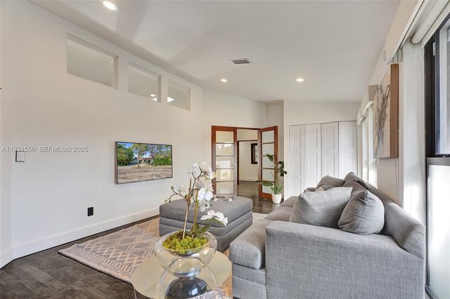 21440 Highland Lakes Blvd, Miami, FL 33179