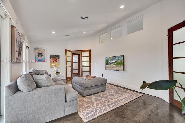 21440 Highland Lakes Blvd, Miami, FL 33179