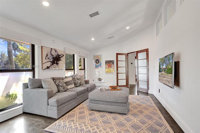 21440 Highland Lakes Blvd, Miami, FL 33179