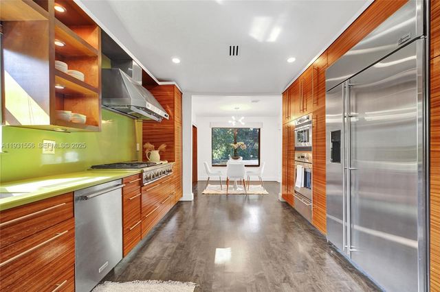 21440 Highland Lakes Blvd, Miami, FL 33179