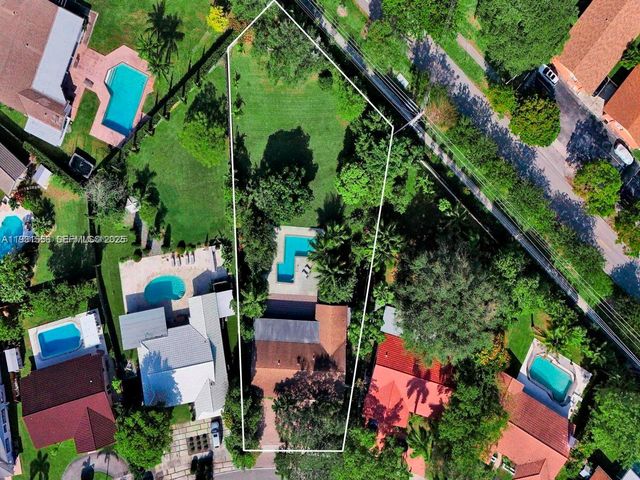 21440 Highland Lakes Blvd, Miami, FL 33179