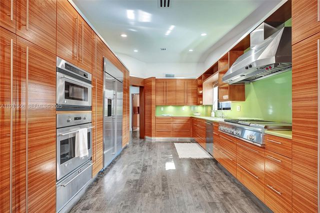 21440 Highland Lakes Blvd, Miami, FL 33179