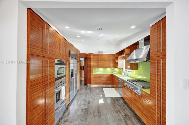 21440 Highland Lakes Blvd, Miami, FL 33179