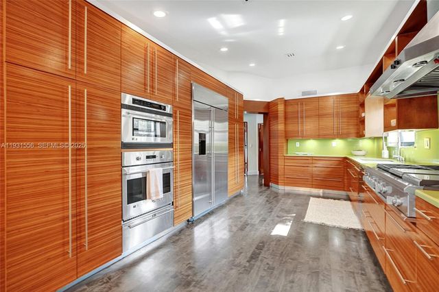 21440 Highland Lakes Blvd, Miami, FL 33179